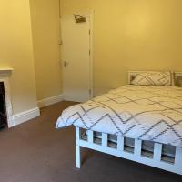 Rooms In A Victorian Comfortable 4-bedroom house in Milton Keynes Rooms Not En-suites