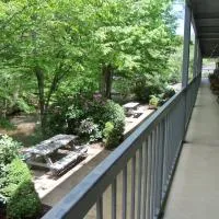 Four Seasons Inn, Hotel in Maggie Valley