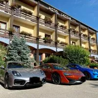 Hôtel Lacour, hotel sa Eygliers