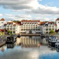 Sunday Resort Hafendorf Rheinsberg, готель у місті Райнсберг