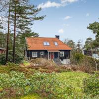 Amazing home in Sr with WiFi and 4 Bedrooms, hotel in Särö