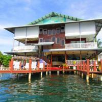 Los Balcones Over The Sea, hotel di Bocas Town