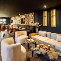 Logis Hôtel LBB - les 2 lacs, מלון בקליירבו-לה-לאק