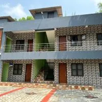 ISHRA SERVICE APARTMENTS, hotel en Dharmastala
