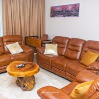 Luxury 2 Bedroom Apartment with Huge Balcony , Pool, Gym at Tribute House, hotell i Dzorwulu i Accra