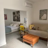 8+8 Appartamento con garage, ξενοδοχείο στο Λιβόρνο