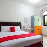 RedDoorz Syariah near Universitas Jenderal Soedirman 2: Purwokerto şehrinde bir otel