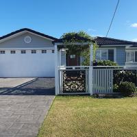Located between picturesque Lake Illawarra and Windang beach