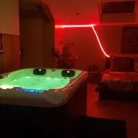 Bulles étoilées Appartement avec jacuzzi privé, хотел в Montrevel-en-Bresse