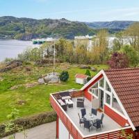 Nice Apartment In Lyngdal With 3 Bedrooms And Wifi