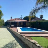 Room in Farmhouse - private double room in country house with pool, Seville