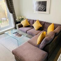 Arma Short Stays 122 - Spacious 3 Bed Oxford House Sleeps 6- FREE PARKNG For 2 Vehicles - Large Garden