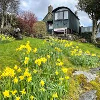 5 Star Shepherds Hut in Betws y Coed with Mountain View, hotel sa Capel Curig