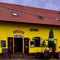 Hrusická restaurace a penzion s klimatizací, מלון בHrusice