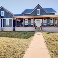 Spacious Farmhouse Near Hikes and Waterfalls, hotel dicht bij: Luchthaven Boone County - HRO, Harrison