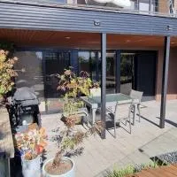 Guest Suite in Duffy with Pool View، فندق في Weston Creek