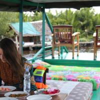 Orangutan Kelotok Houseboat for 6 person, hotel near Pangkalanbuun Airport - PKN, Pangkalan Bun