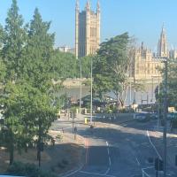 Luxury Designer Apartment River view of Parliament Westminster Big Ben.