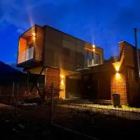The kube by the mountain, готель у місті Тімішу-де-Жос