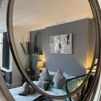 Casa Lobo's Beautiful Suites Apartment 1 free offroad parking, hotel a Fallings Park