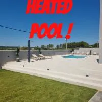 포세다르예에 위치한 호텔 Villa Madison, Spacious Sea View Apartments Near Zadar with heated pool