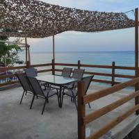 a table and chairs on a balcony overlooking the ocean at Όνειροι Συγκρότημα Διαμερισμάτων - Ίκελος, Zagora