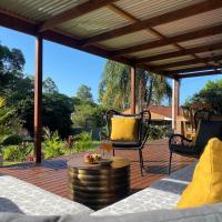 Quirky little 2 bedroom in quiet cul-de-sac, hotel near Kempsey Airport - KPS, Kempsey