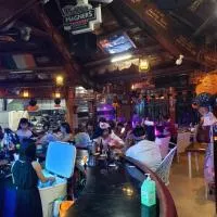 PALM TREE RESORT AND RESTAURANT, отель в городе Олонгапо