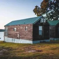 Lakefront Cedar Cabin - 8, hotel em Mead