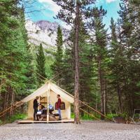 Sundance By Basecamp, hótel í Kananaskis Village