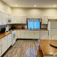 Viesnīca Modern Farmhouse 3 Bed, 2 Bath Apartment, Sleeps 7, Lots of Space, Steps to Downtown, Honeywell & Eagles Theater pilsētā Wabash, netālu no vietas Marion Municipal - MZZ