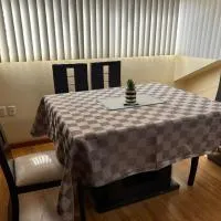 Departamento de 2 habitaciones amoblado en urbanización privada, hótel í Cuenca