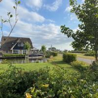 Beautiful wellness villa with sauna, on a holiday park on the Tjeukemeer, hotel in Delfstrahuizen