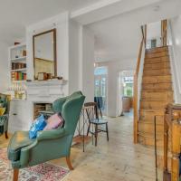Pass the Keys 2 bed Victorian townhouse with private garden