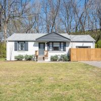 The Titan - Pet-friendly Bungalow, hotel di South Nashville, Nashville