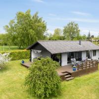 Beautiful Home In Bog By With 2 Bedrooms And Wifi 2, hotel in Bogø By