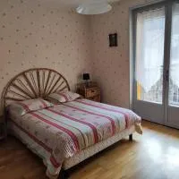 Résidence L'Alexandra 2 étoiles، فندق في بوربون ليه بان