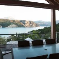Vue imprenable sur Lac de Serre-Ponçon à Chorges : appt prestige 8 pers, hotel v mestu Chorges