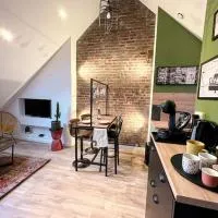 Le Central 3 - Pépite en centre ville d’Elbeuf, hotel v destinácii Elbeuf