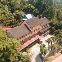 Centro Bajo Hotel & Resto, hotel en Labuan Bajo