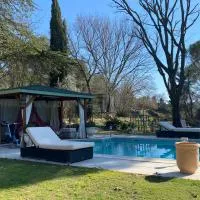 Maison + piscine à 10 min d'Aix en Pce, hotel en Meyreuil