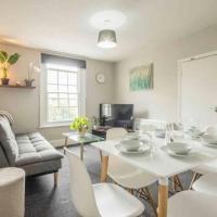 Cambridge 3 bedroom flat with private parking