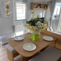 Stylish 3 Bedroom caravan near the Beach