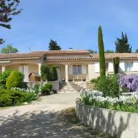villa les iris, hotel a Sernhac