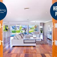 SEACLUSION 5 bed waterfront, sleeps 12, hotel in Bundall, Gold Coast