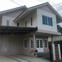 บ้านเสาวภา Baan Saowapa, hotel a Ban Tha Long Hip