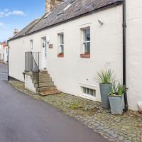 Whinstone Holiday Home sleeps 10 in Falkland