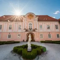 Zamek Hradek u Susice, hotel v Hrádku