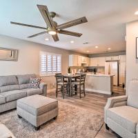 Stylish House with Patio, 8 Mi to Vegas Strip!、ラスベガスにあるHenderson Executive Airport - HSHの周辺ホテル