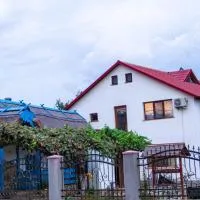 Casa Rasaritul Soarelui Sarichioi、Sarichioiのホテル